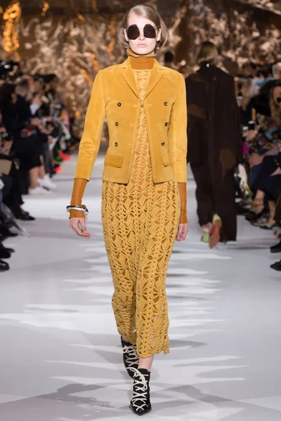 Look 11